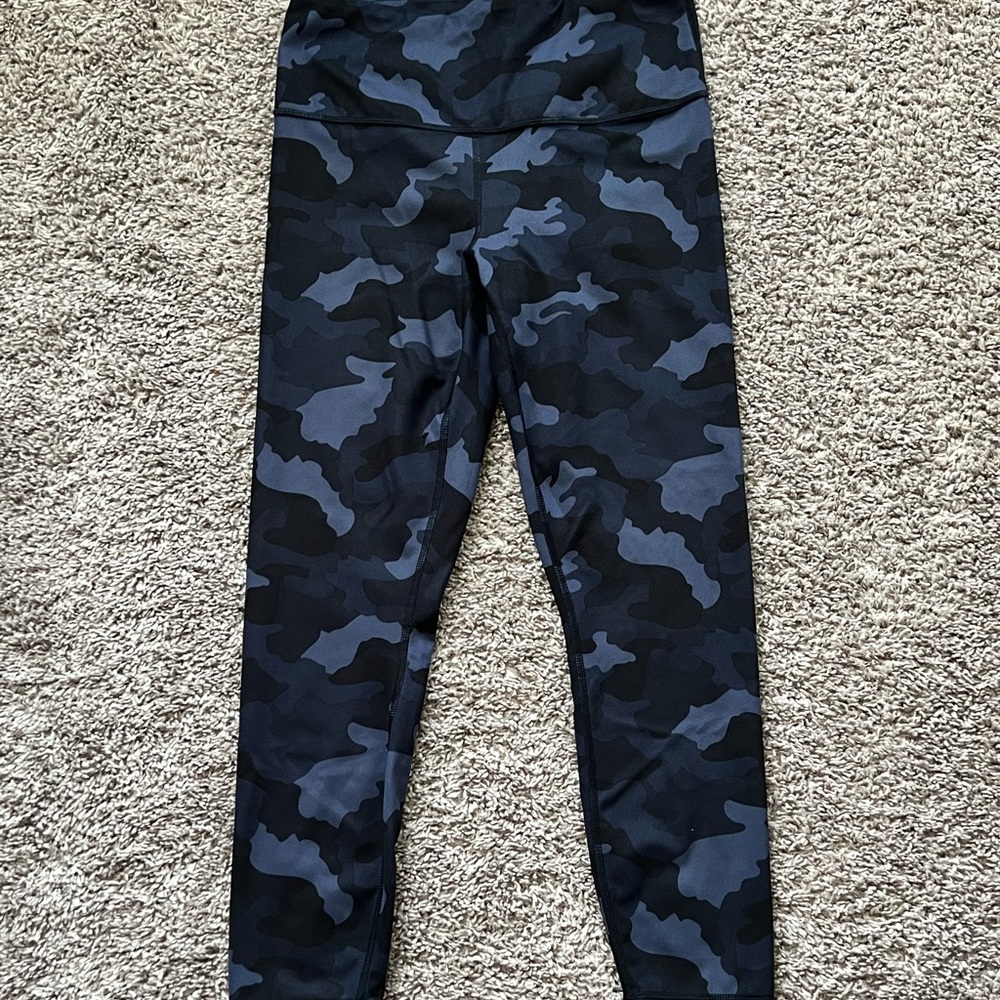 Size M camo YOGAlicious lux leggings